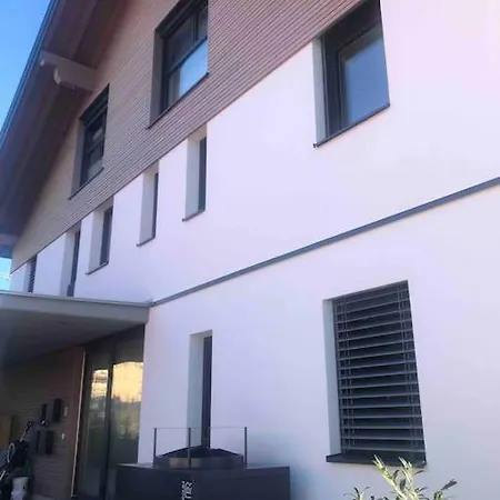 Moderne Neubau Daire *